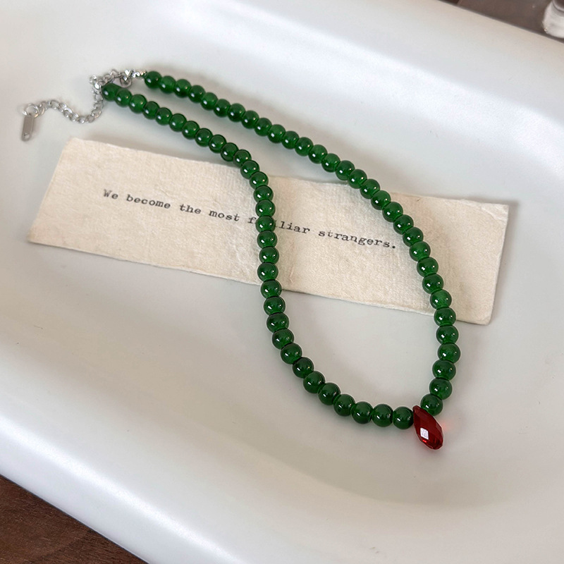 Vintage-Halskette mit grünen P – Vintage Fashion Faire Bewertung und Preis