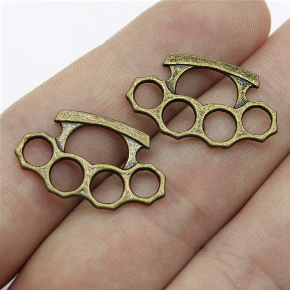 Fighting War Charms Anhänger K – Vintage Fashion Stuff Bewertung und Preis