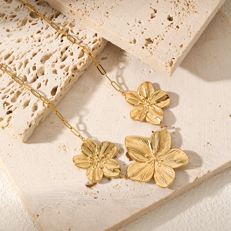 Goldene modische Vintage-Blume – Vintage Fashion Trends 2025 Bewertung und Preis
